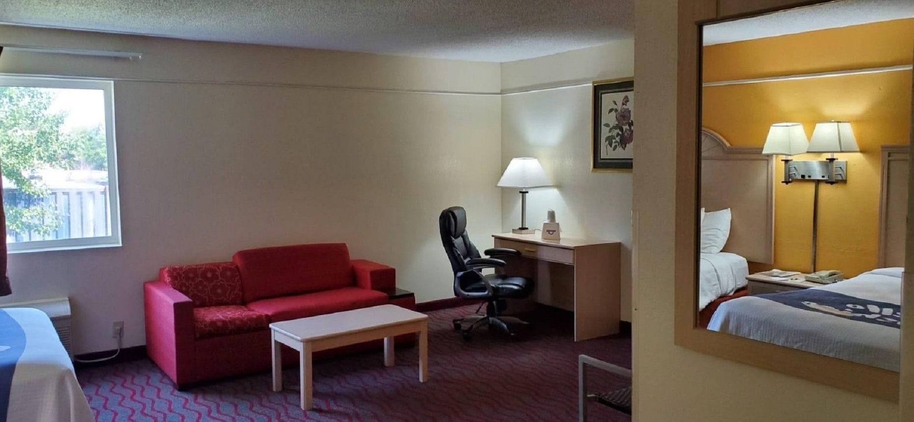 Days Inn By Wyndham Kansas City International Airport Εξωτερικό φωτογραφία