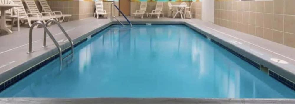 Days Inn By Wyndham Kansas City International Airport Εξωτερικό φωτογραφία