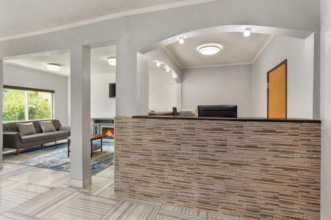 Days Inn By Wyndham Kansas City International Airport Εξωτερικό φωτογραφία