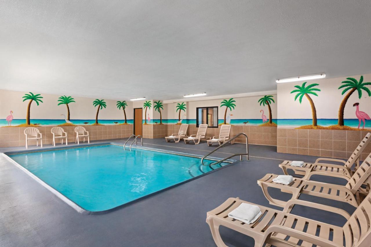Days Inn By Wyndham Kansas City International Airport Εξωτερικό φωτογραφία