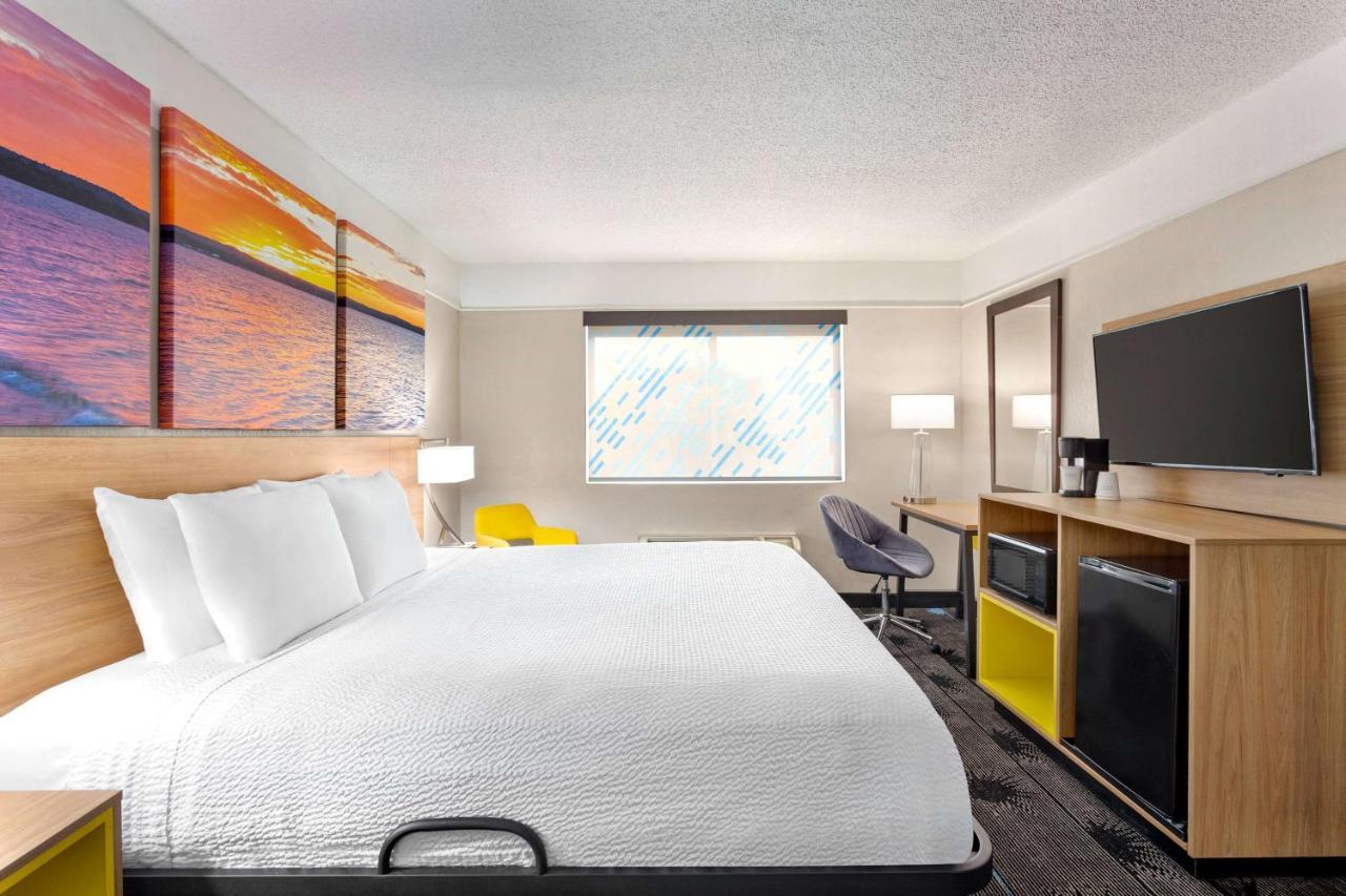 Days Inn By Wyndham Kansas City International Airport Εξωτερικό φωτογραφία