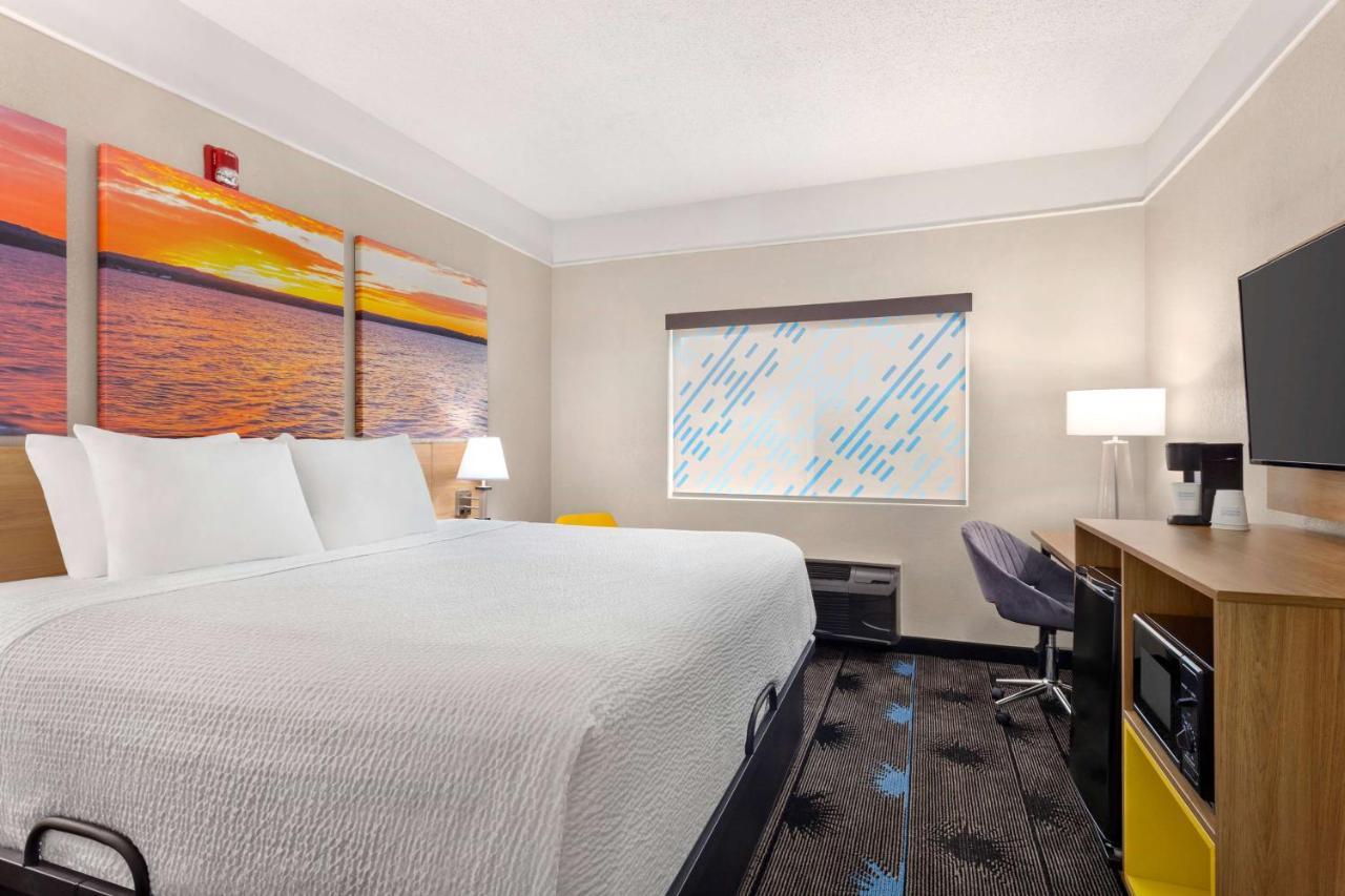 Days Inn By Wyndham Kansas City International Airport Εξωτερικό φωτογραφία
