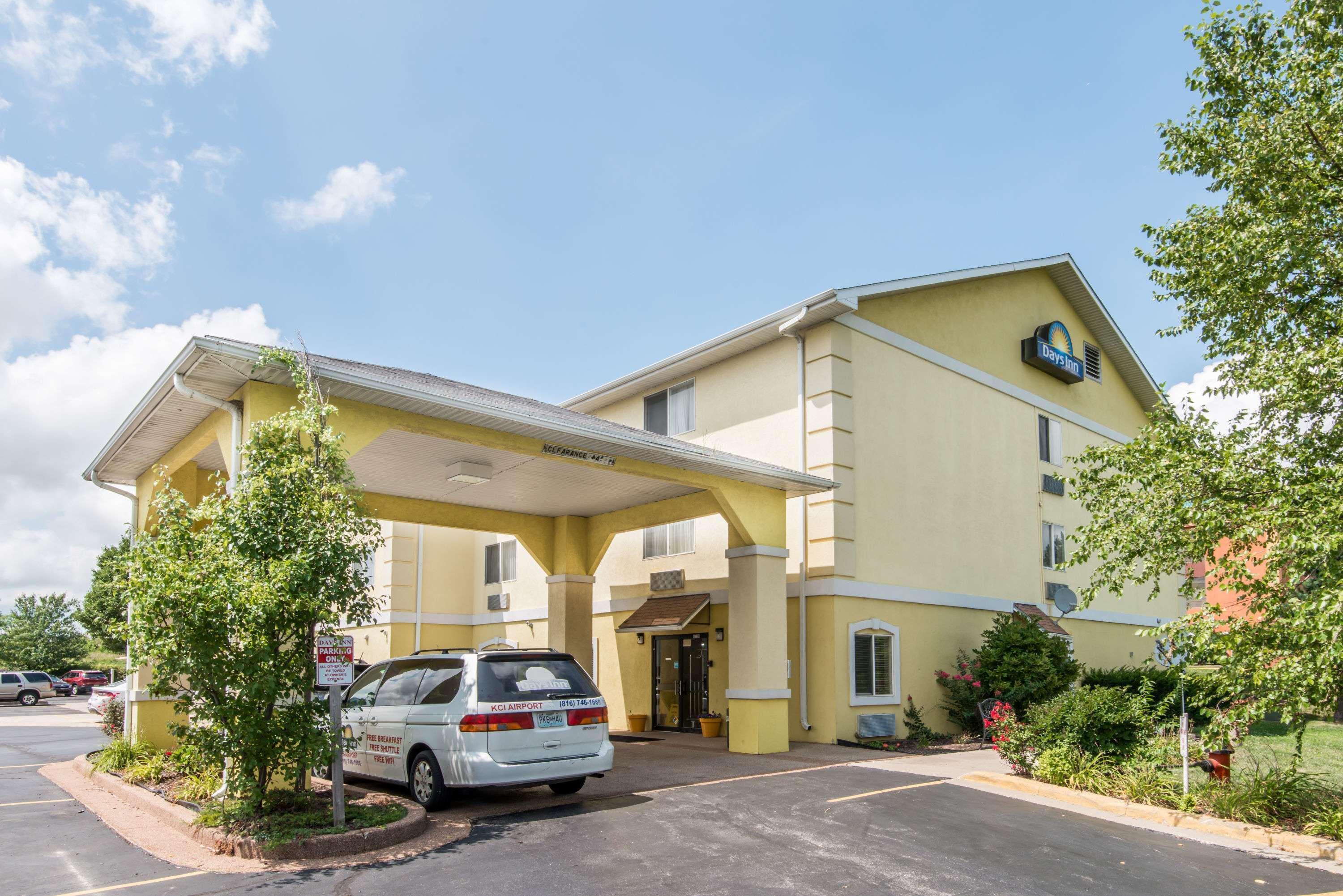 Days Inn By Wyndham Kansas City International Airport Εξωτερικό φωτογραφία