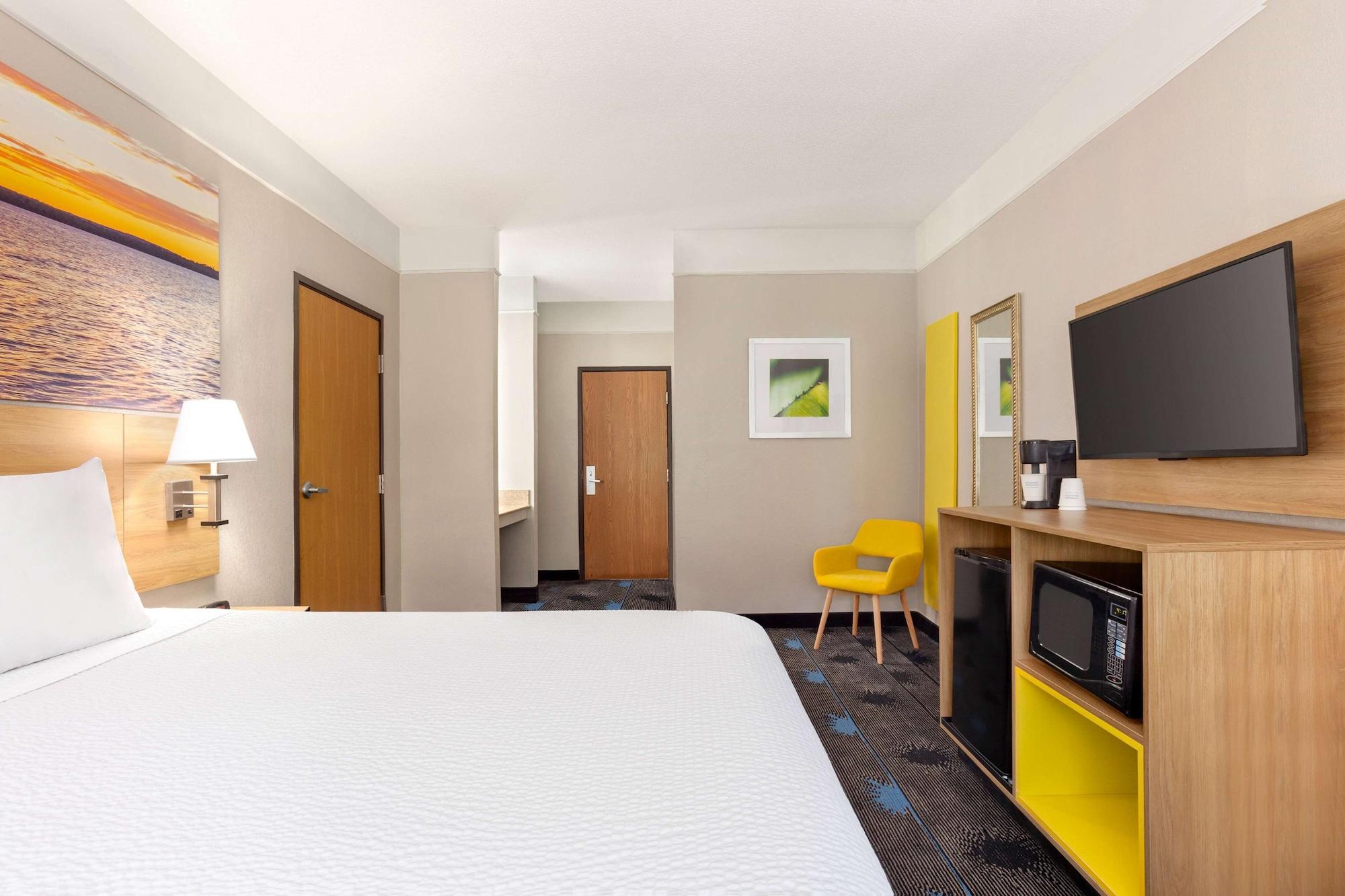 Days Inn By Wyndham Kansas City International Airport Εξωτερικό φωτογραφία